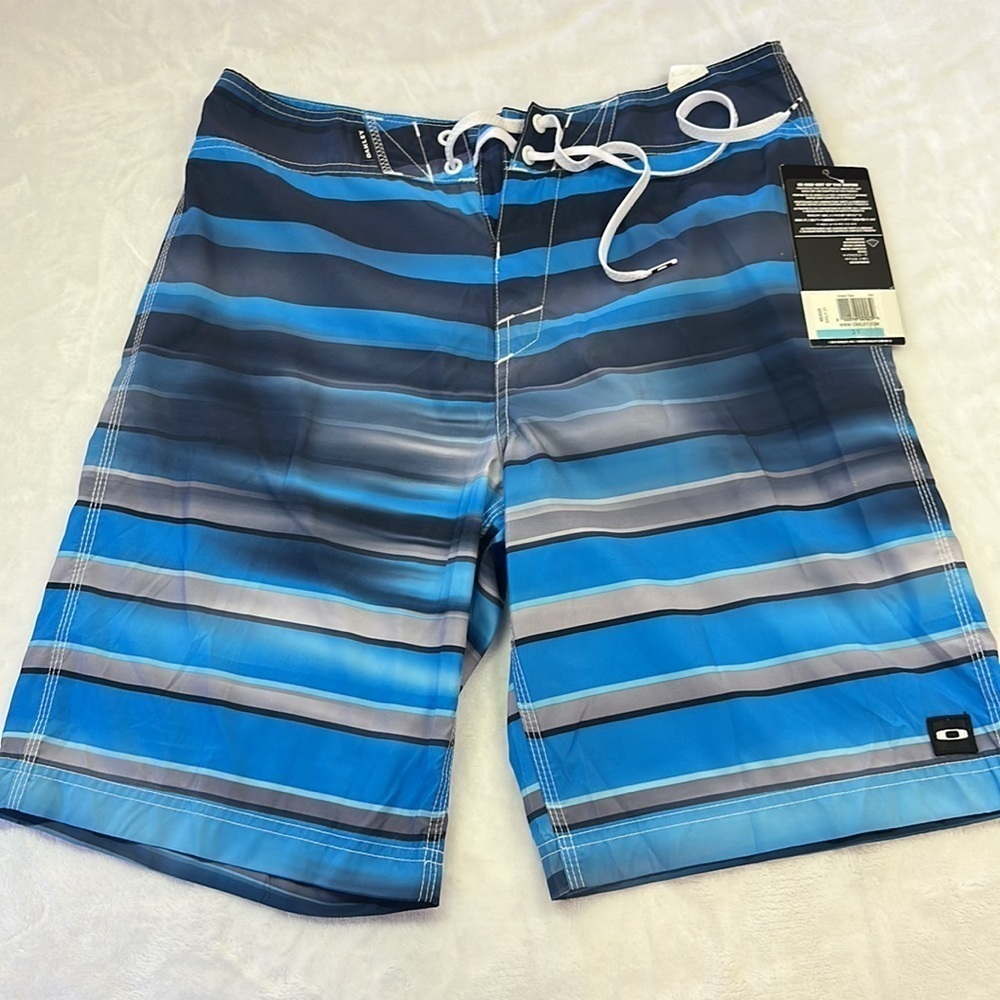 Oakley Striped Brilliant Blue Daily 21 Boardshorts  Swim-trunks NWT Size 31